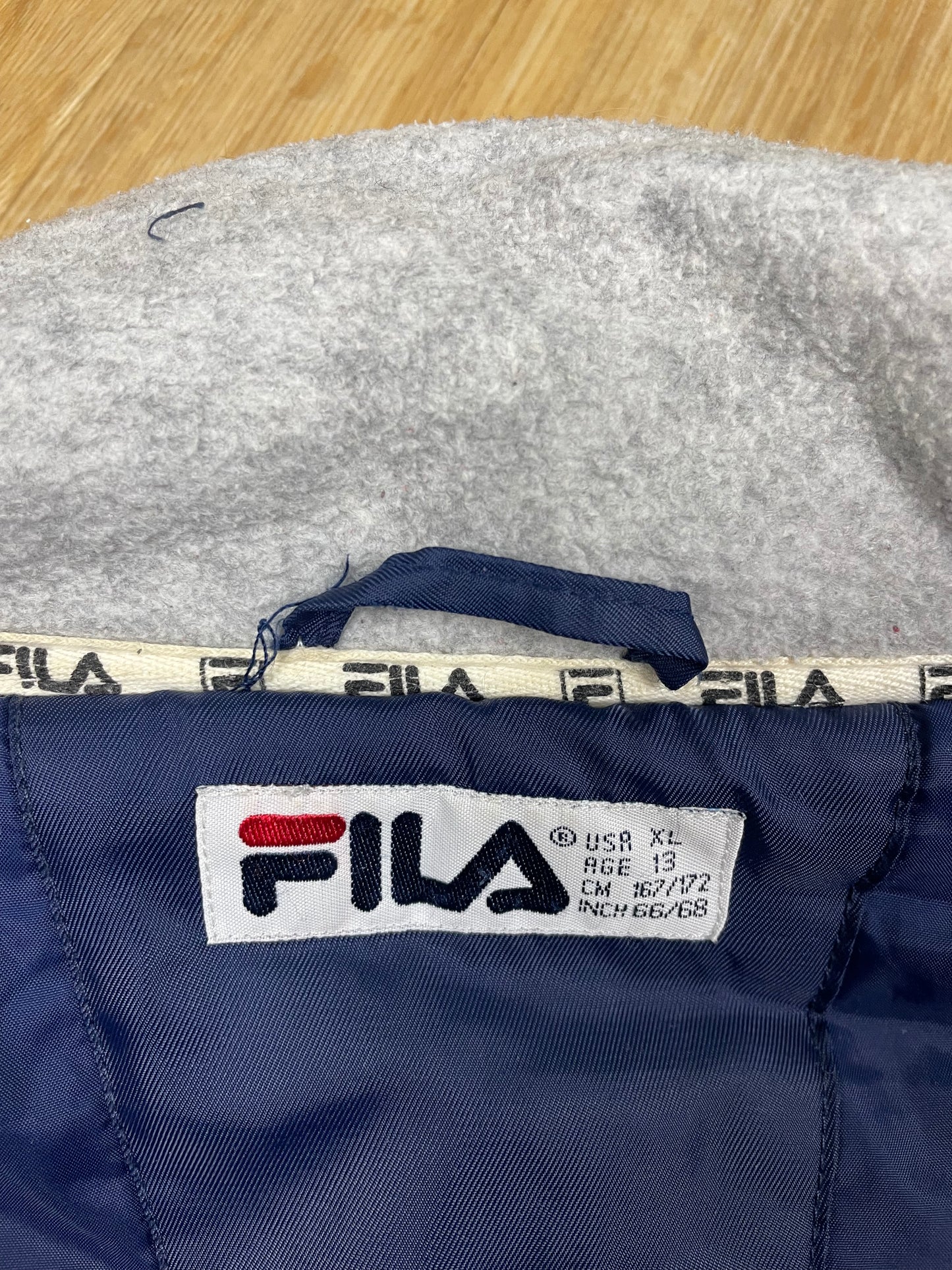 Vintage FILA Dicke Jacke Marineblau L - Warme Steppjacke für Herren