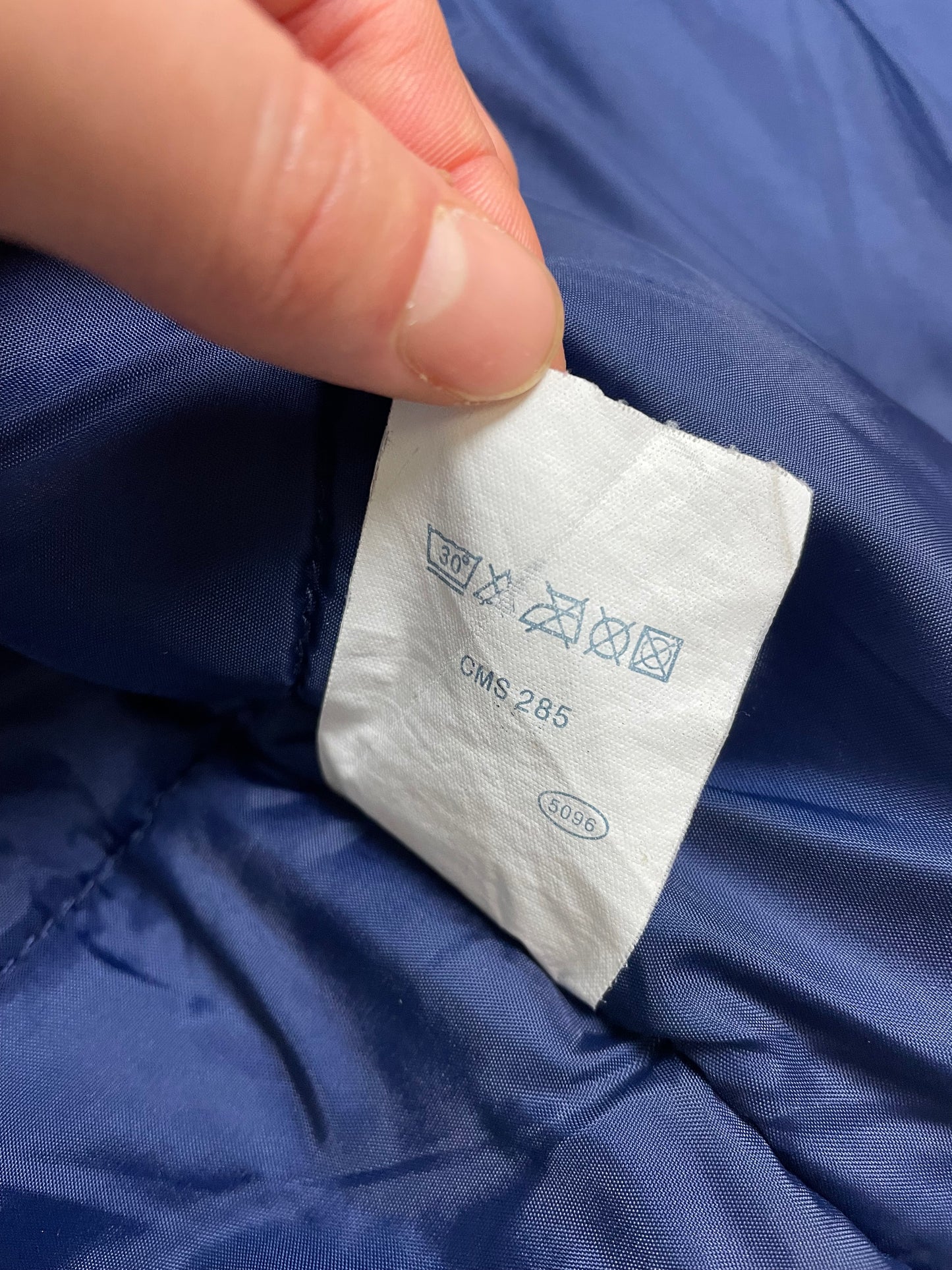 Vintage FILA Dicke Jacke Marineblau L - Warme Steppjacke für Herren