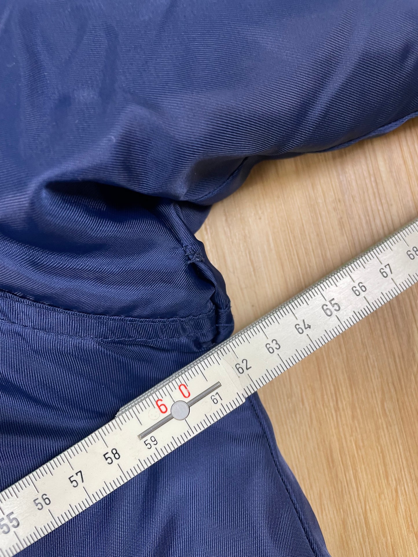 Vintage FILA Dicke Jacke Marineblau L - Warme Steppjacke für Herren
