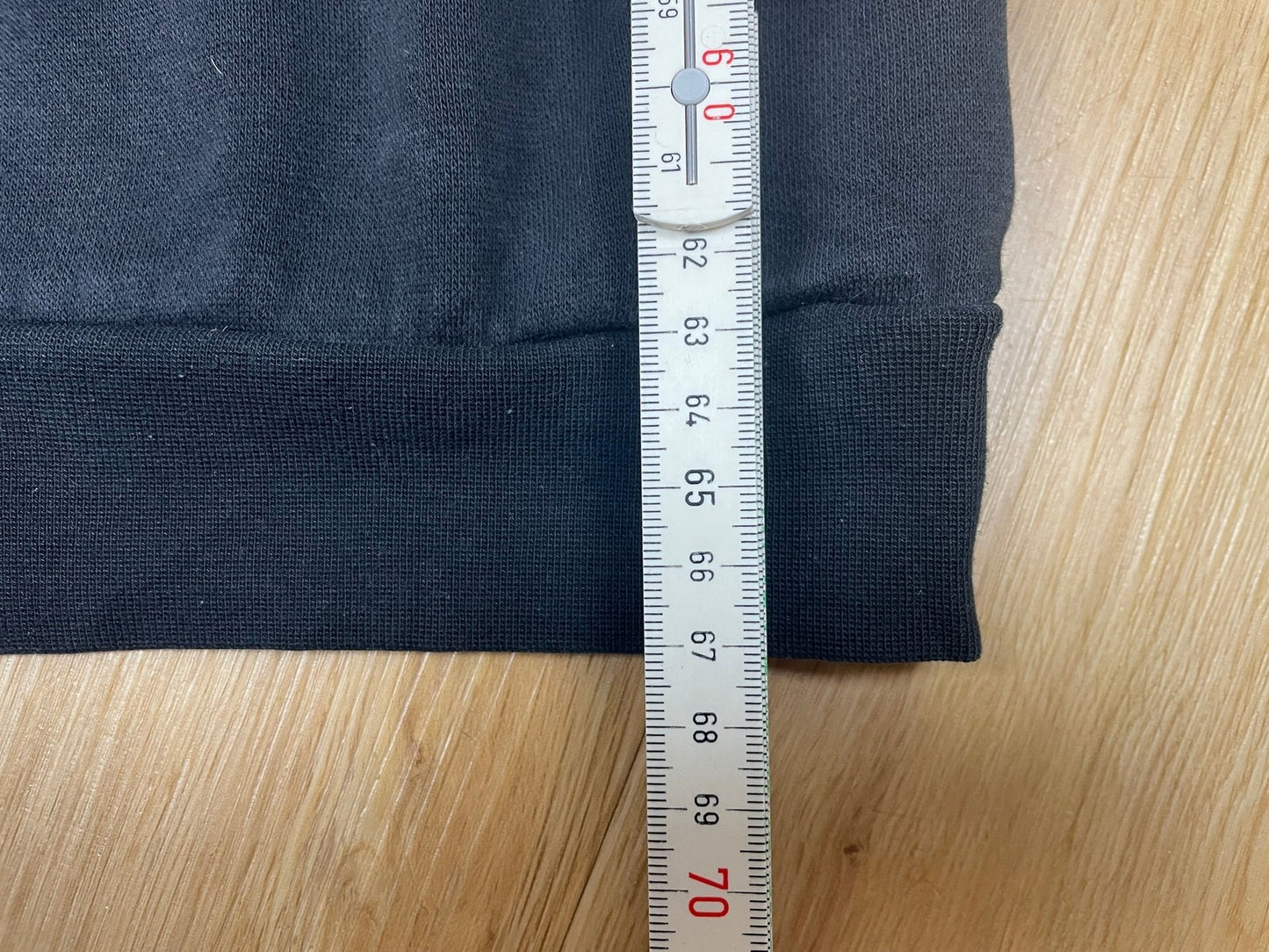 Vintage Adidas Half-Zip Sweater Schwarz L- Herren Pullover mit Backprint Vintage Klamotten, Secondhand Klamotten, Retro Mode, Nachhaltige Mode, Einzigartige Stücke, Zeitlose Mode, Umweltfreundliche Kleidung, Stilvolle Secondhand Mode, Hochwertige Vintage Kleidung