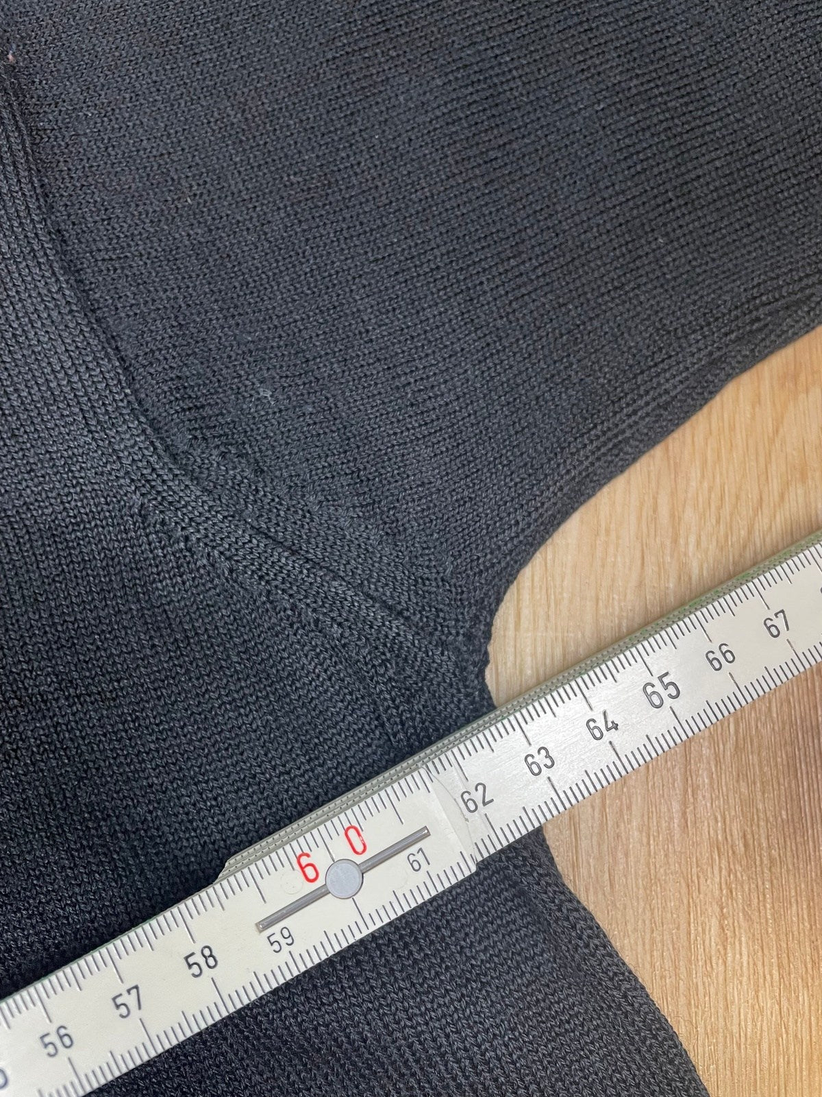 Vintage Lacoste Sweater Pullover Schwarz XL - Klassischer und Bequemer Pullover Vintage Klamotten, Secondhand Klamotten, Retro Mode, Nachhaltige Mode, Einzigartige Stücke, Zeitlose Mode, Umweltfreundliche Kleidung, Stilvolle Secondhand Mode, Hochwertige Vintage Kleidung