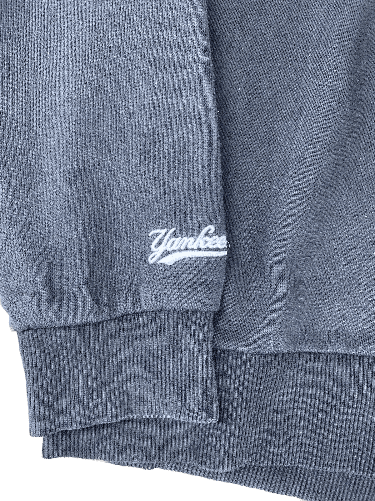 Vintage MLB Yankees Sweater Schwarz M - Robuster Sweater Vintage Klamotten, Secondhand Klamotten, Retro Mode, Nachhaltige Mode, Einzigartige Stücke, Zeitlose Mode, Umweltfreundliche Kleidung, Stilvolle Secondhand Mode, Hochwertige Vintage Kleidung
