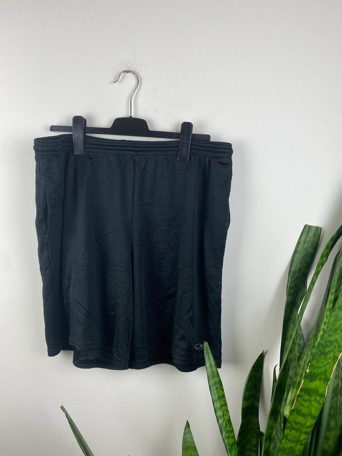 Champion Shorts Schwarz XL - Kurze lockere Hose für Herren Vintage Klamotten, Secondhand Klamotten, Retro Mode, Nachhaltige Mode, Einzigartige Stücke, Zeitlose Mode, Umweltfreundliche Kleidung, Stilvolle Secondhand Mode, Hochwertige Vintage Kleidung