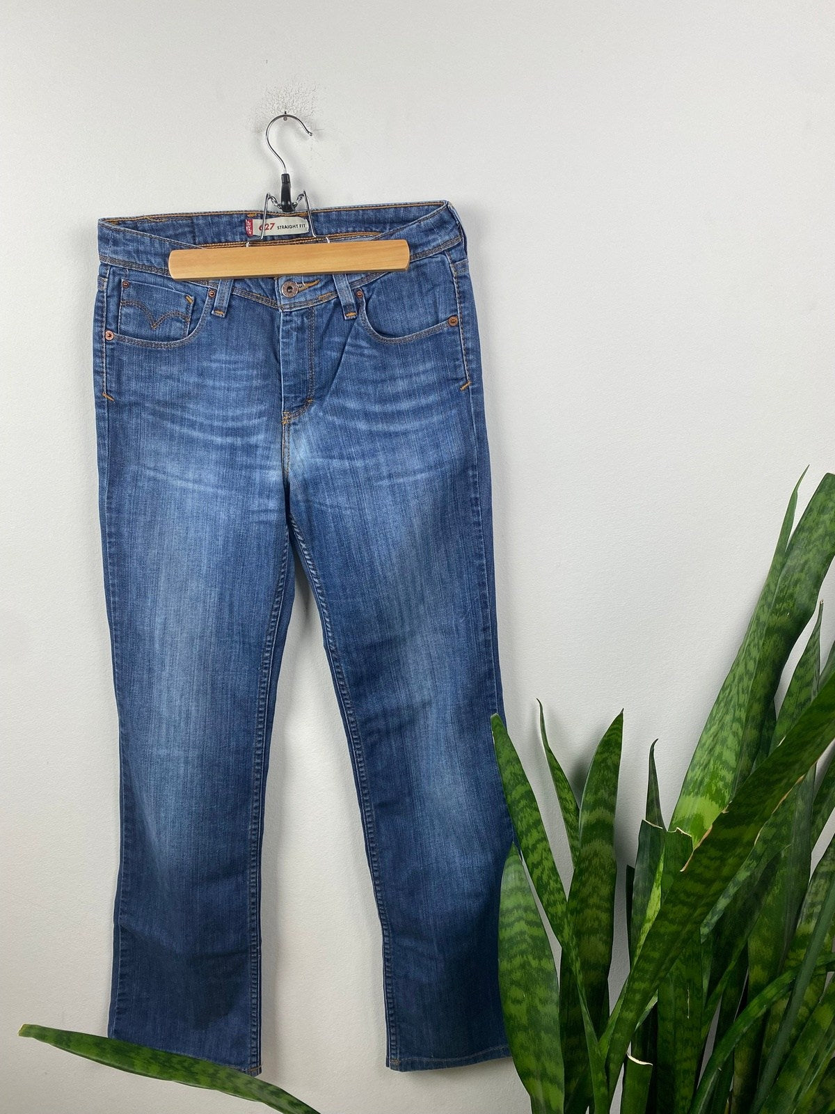 Vintage Levi's Jeans 627 Straight Fit Dunkelblau S - Basic Damen Jeans Vintage Klamotten, Secondhand Klamotten, Retro Mode, Nachhaltige Mode, Einzigartige Stücke, Zeitlose Mode, Umweltfreundliche Kleidung, Stilvolle Secondhand Mode, Hochwertige Vintage Kleidung