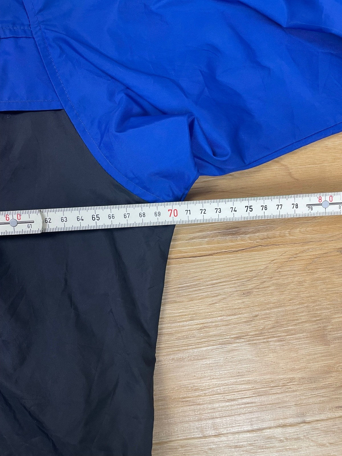 Columbia Leichte Jacke Vintage Klamotten, Secondhand Klamotten, Retro Mode, Nachhaltige Mode, Einzigartige Stücke, Zeitlose Mode, Umweltfreundliche Kleidung, Stilvolle Secondhand Mode, Hochwertige Vintage Kleidung