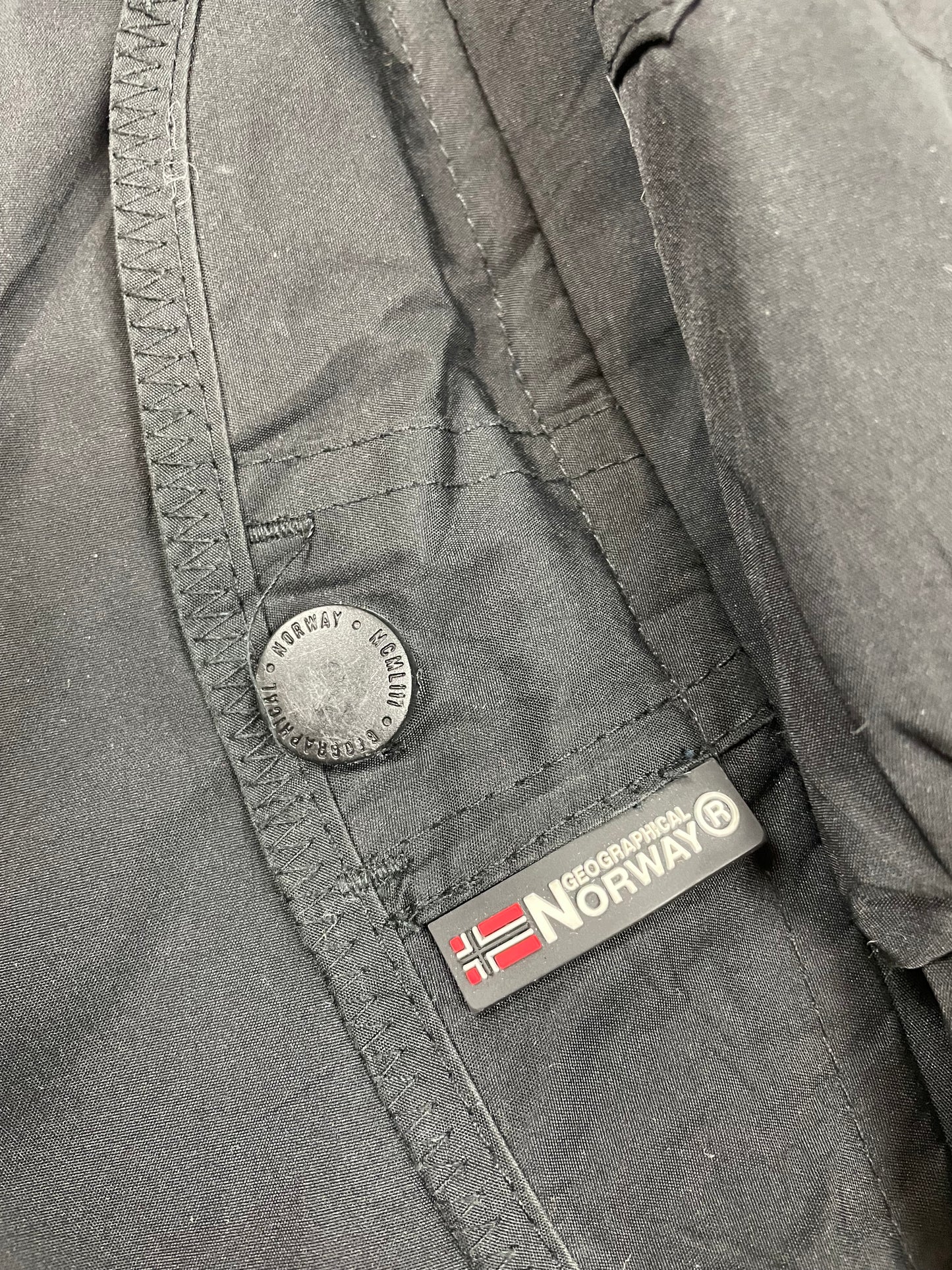 Geographical Norway Dicke Überziehjacke Schwarz L - Schlichte & Warme Winterjacke für Herren