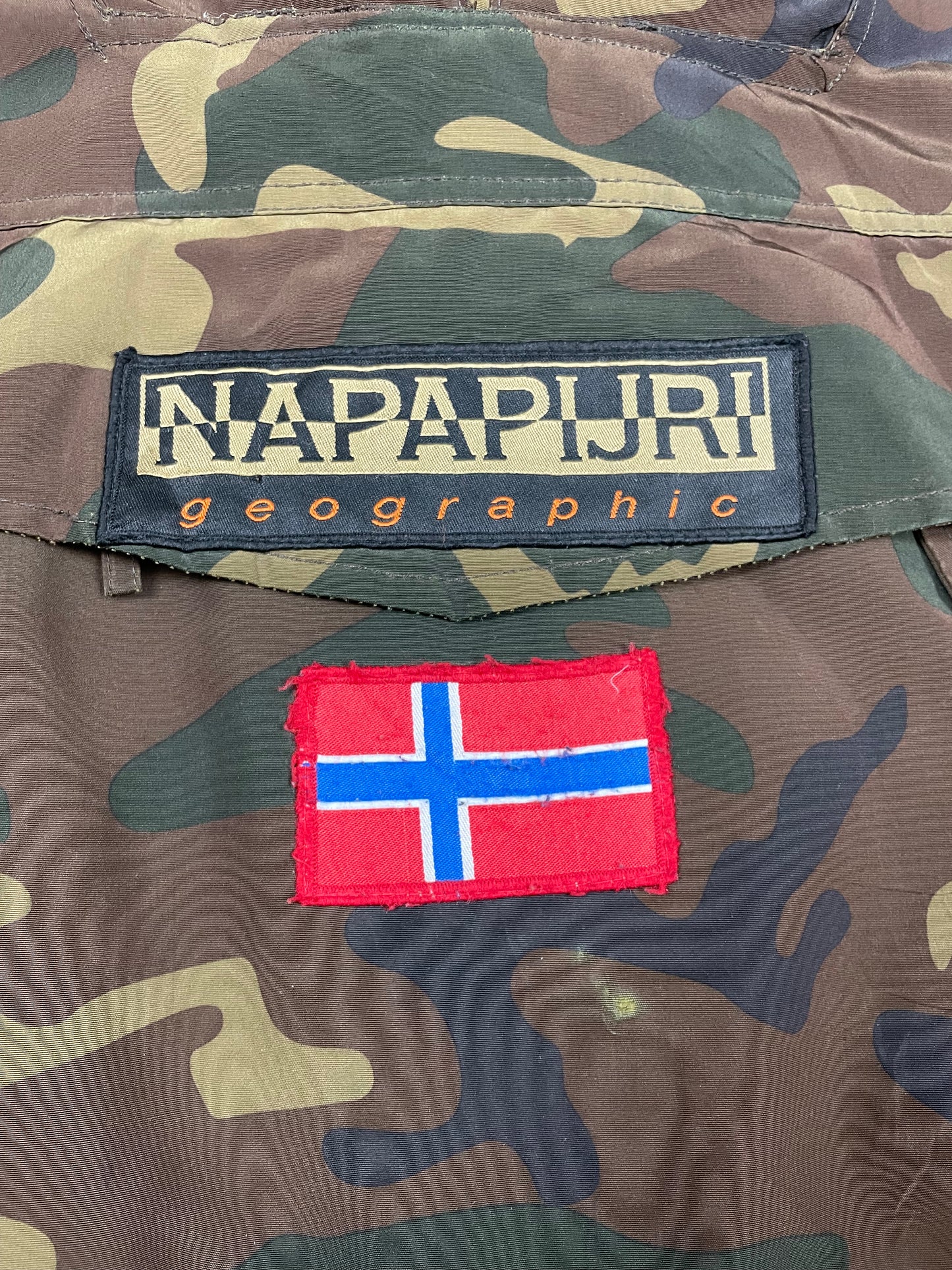 Napapijri Geographic Überziehjacke mit Military Print L - Dicke & Praktische Herren Winterjacke