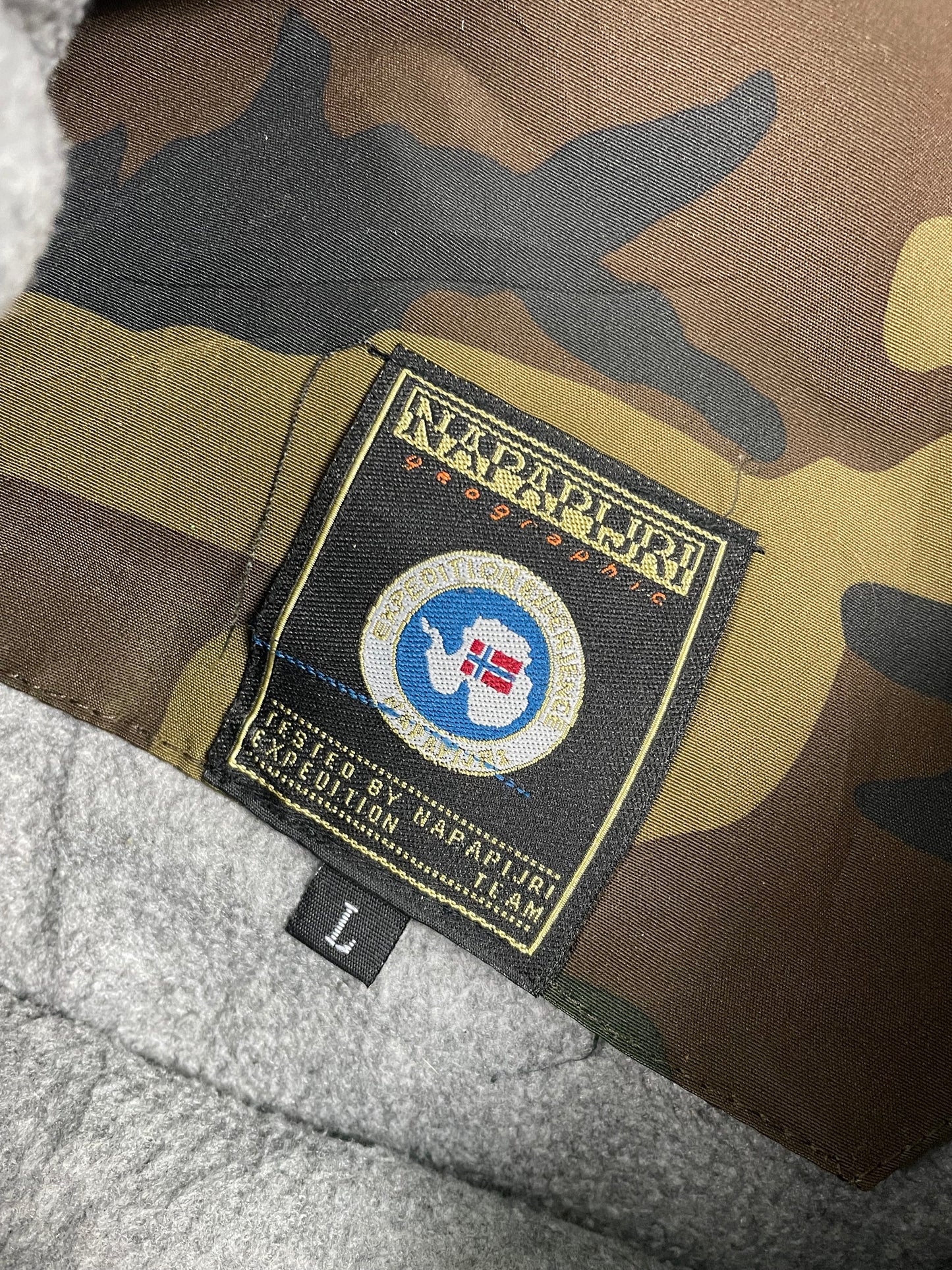 Napapijri Geographic Überziehjacke mit Military Print L - Dicke & Praktische Herren Winterjacke