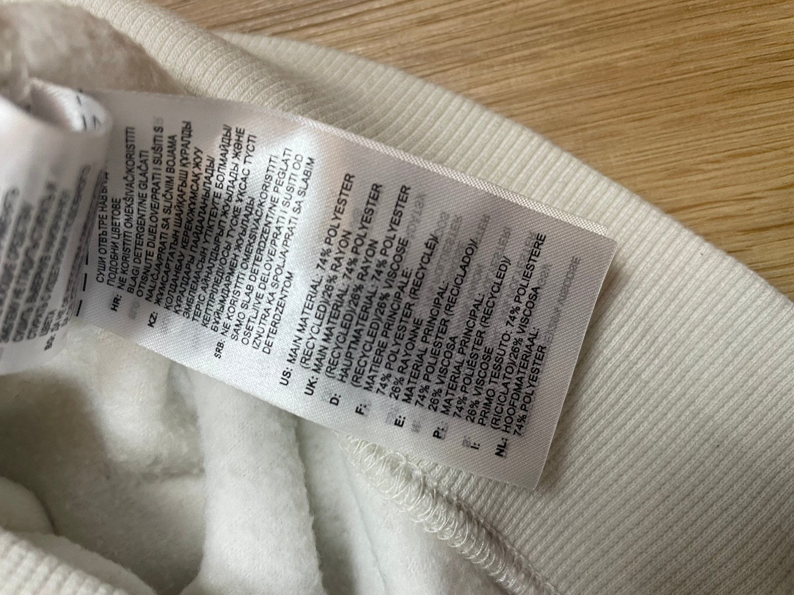 Real Vintage Adidas Half-Zip Sweater Weiß S - Klassischer und Bequemer Pullover Vintage Klamotten, Secondhand Klamotten, Retro Mode, Nachhaltige Mode, Einzigartige Stücke, Zeitlose Mode, Umweltfreundliche Kleidung, Stilvolle Secondhand Mode, Hochwertige Vintage Kleidung