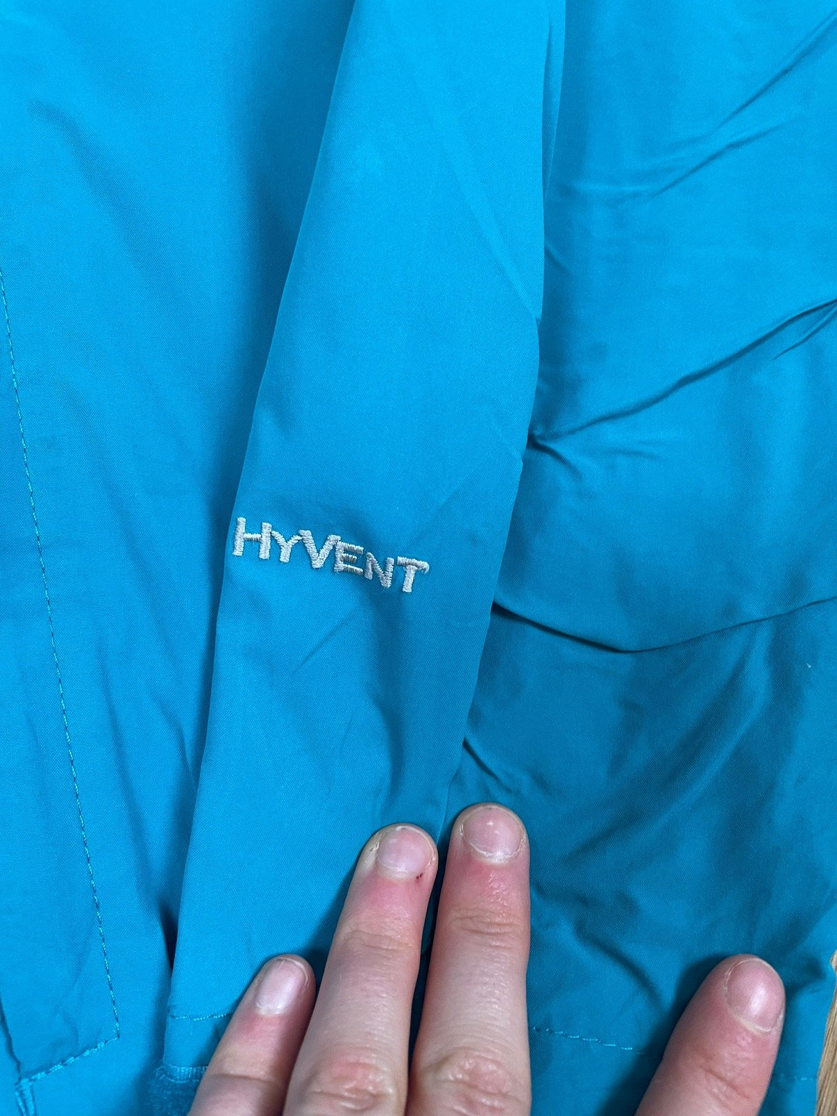 The North Face HyVent Regenjacke Türkis L - Funktionale und Bequeme Regenjacke Vintage Klamotten, Secondhand Klamotten, Retro Mode, Nachhaltige Mode, Einzigartige Stücke, Zeitlose Mode, Umweltfreundliche Kleidung, Stilvolle Secondhand Mode, Hochwertige Vintage Kleidung