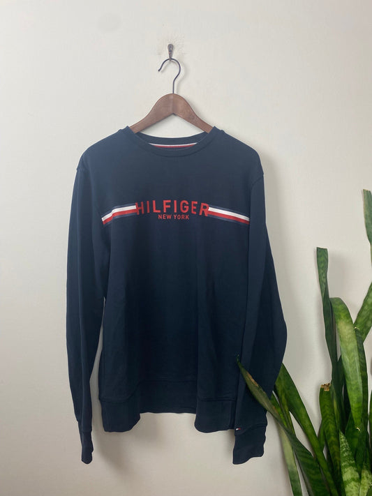Tommy Hilfiger Sweater "New York Vintage Fit" Dunkelblau L - Robuster und Komfortabler Sweater Vintage Klamotten, Secondhand Klamotten, Retro Mode, Nachhaltige Mode, Einzigartige Stücke, Zeitlose Mode, Umweltfreundliche Kleidung, Stilvolle Secondhand Mode, Hochwertige Vintage Kleidung