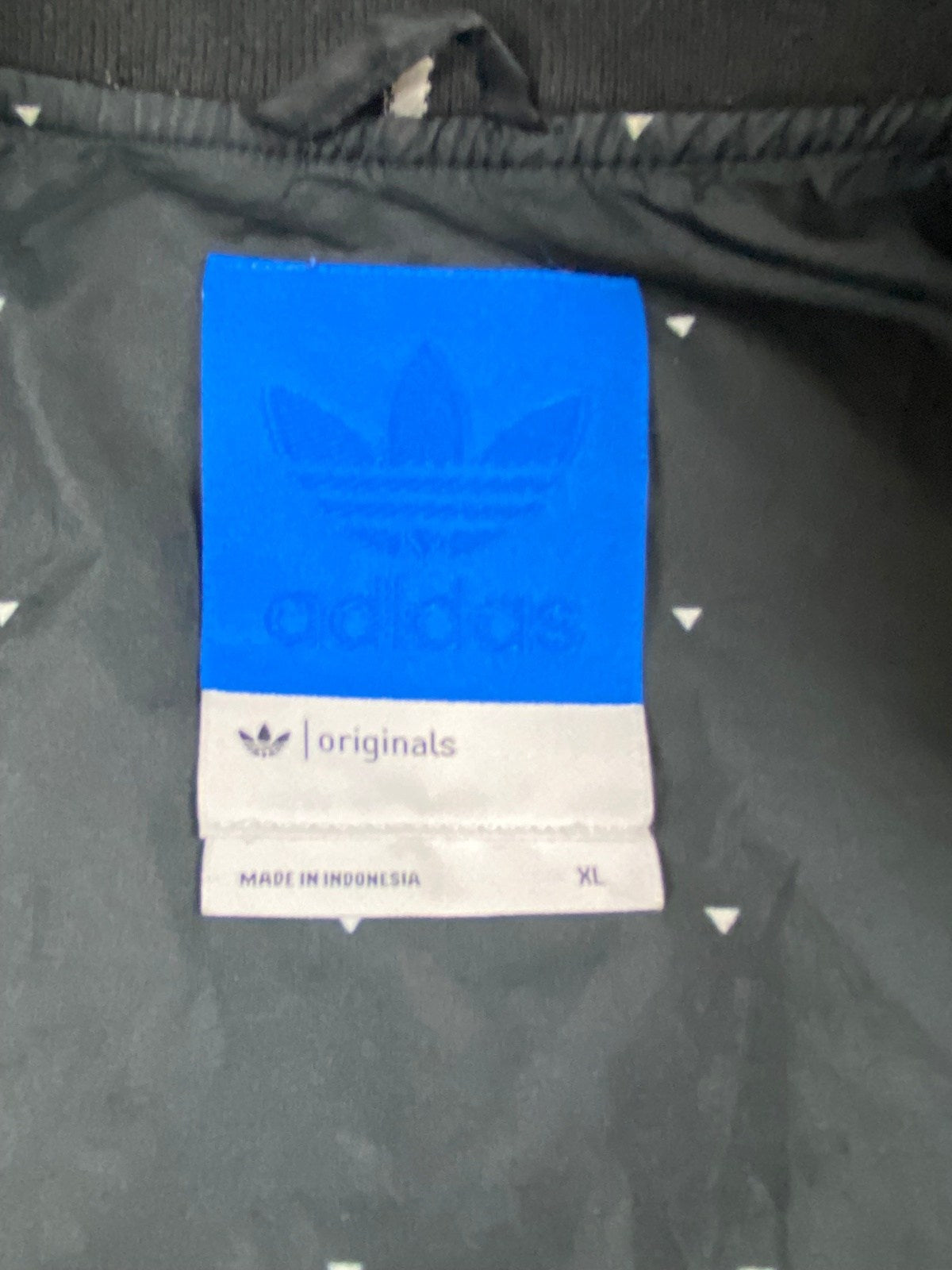 Vintage Adidas Bomberjacke Schwarz XL - Basic Leichte Herren Jacke Vintage Klamotten, Secondhand Klamotten, Retro Mode, Nachhaltige Mode, Einzigartige Stücke, Zeitlose Mode, Umweltfreundliche Kleidung, Stilvolle Secondhand Mode, Hochwertige Vintage Kleidung