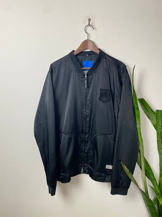 Vintage Adidas Bomberjacke Schwarz XL - Basic Leichte Herren Jacke Vintage Klamotten, Secondhand Klamotten, Retro Mode, Nachhaltige Mode, Einzigartige Stücke, Zeitlose Mode, Umweltfreundliche Kleidung, Stilvolle Secondhand Mode, Hochwertige Vintage Kleidung