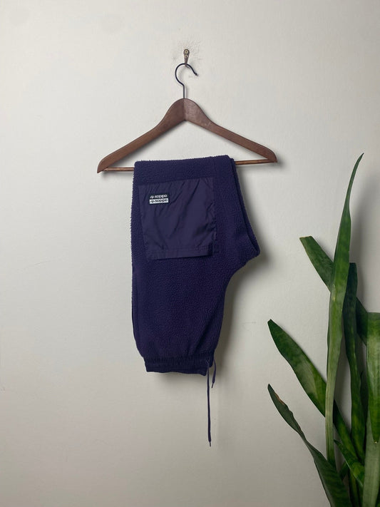 Vintage Adidas Fleece Jogginghose Lila XS - Schicke und Beqeume Damen Sporthose Vintage Klamotten, Secondhand Klamotten, Retro Mode, Nachhaltige Mode, Einzigartige Stücke, Zeitlose Mode, Umweltfreundliche Kleidung, Stilvolle Secondhand Mode, Hochwertige Vintage Kleidung