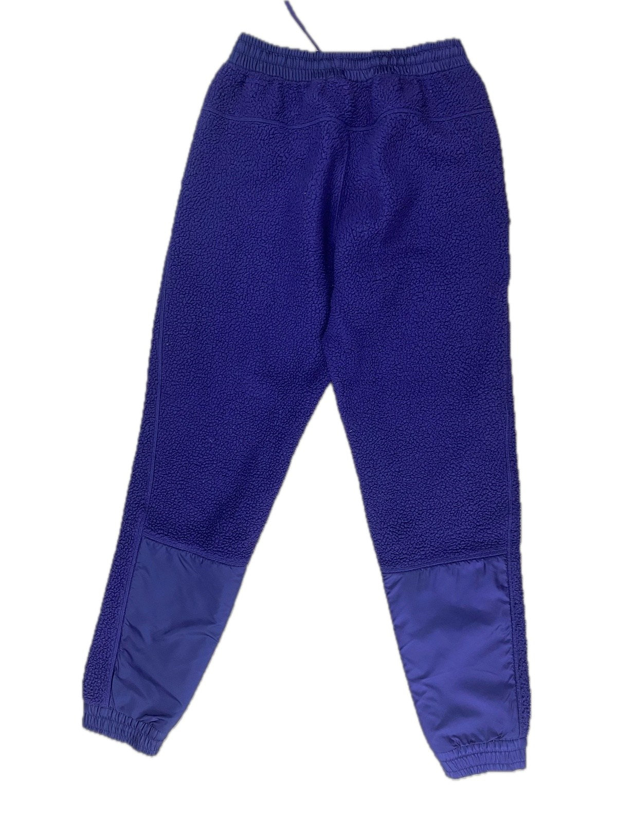 Vintage Adidas Fleece Jogginghose Lila XS - Schicke und Beqeume Damen Sporthose Vintage Klamotten, Secondhand Klamotten, Retro Mode, Nachhaltige Mode, Einzigartige Stücke, Zeitlose Mode, Umweltfreundliche Kleidung, Stilvolle Secondhand Mode, Hochwertige Vintage Kleidung