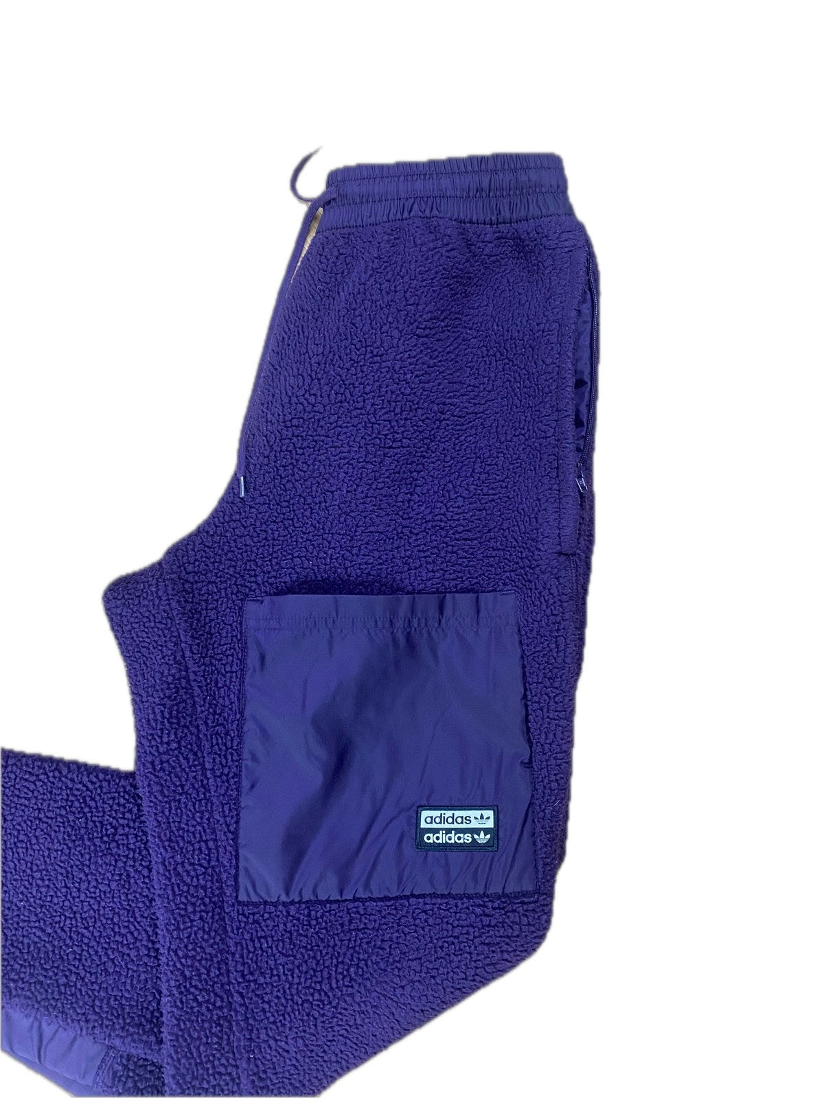 Vintage Adidas Fleece Jogginghose Lila XS - Schicke und Beqeume Damen Sporthose Vintage Klamotten, Secondhand Klamotten, Retro Mode, Nachhaltige Mode, Einzigartige Stücke, Zeitlose Mode, Umweltfreundliche Kleidung, Stilvolle Secondhand Mode, Hochwertige Vintage Kleidung