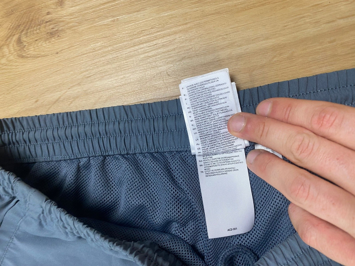 Vintage Adidas Jogginghose Grau XL - Bequeme und Funktionale Jogginghose Vintage Klamotten, Secondhand Klamotten, Retro Mode, Nachhaltige Mode, Einzigartige Stücke, Zeitlose Mode, Umweltfreundliche Kleidung, Stilvolle Secondhand Mode, Hochwertige Vintage Kleidung