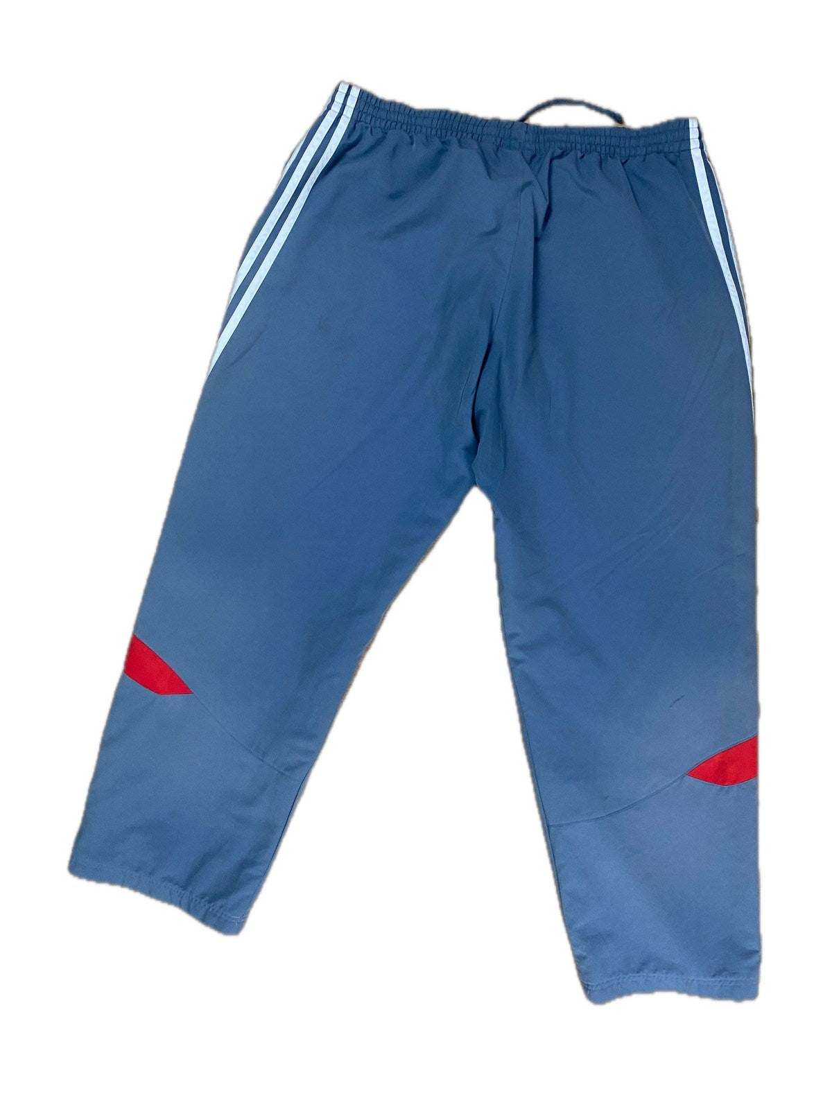 Vintage Adidas Jogginghose Grau XL - Bequeme und Funktionale Jogginghose Vintage Klamotten, Secondhand Klamotten, Retro Mode, Nachhaltige Mode, Einzigartige Stücke, Zeitlose Mode, Umweltfreundliche Kleidung, Stilvolle Secondhand Mode, Hochwertige Vintage Kleidung