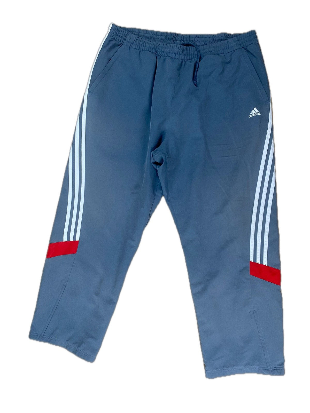 Vintage Adidas Jogginghose Grau XL - Bequeme und Funktionale Jogginghose Vintage Klamotten, Secondhand Klamotten, Retro Mode, Nachhaltige Mode, Einzigartige Stücke, Zeitlose Mode, Umweltfreundliche Kleidung, Stilvolle Secondhand Mode, Hochwertige Vintage Kleidung