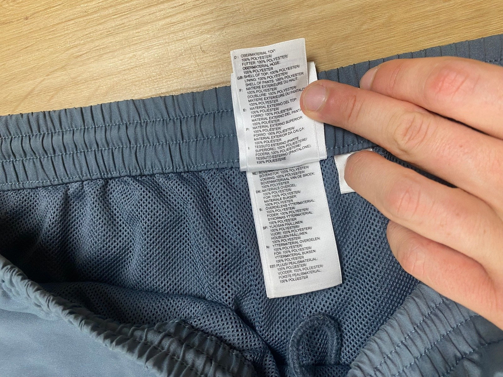 Vintage Adidas Jogginghose Grau XL - Bequeme und Funktionale Jogginghose Vintage Klamotten, Secondhand Klamotten, Retro Mode, Nachhaltige Mode, Einzigartige Stücke, Zeitlose Mode, Umweltfreundliche Kleidung, Stilvolle Secondhand Mode, Hochwertige Vintage Kleidung