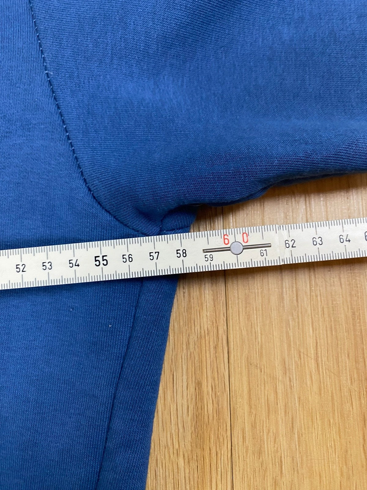 Vintage Adidas Kapuzenjacke Blau S - Stylische und Bequeme Jacke Vintage Klamotten, Secondhand Klamotten, Retro Mode, Nachhaltige Mode, Einzigartige Stücke, Zeitlose Mode, Umweltfreundliche Kleidung, Stilvolle Secondhand Mode, Hochwertige Vintage Kleidung