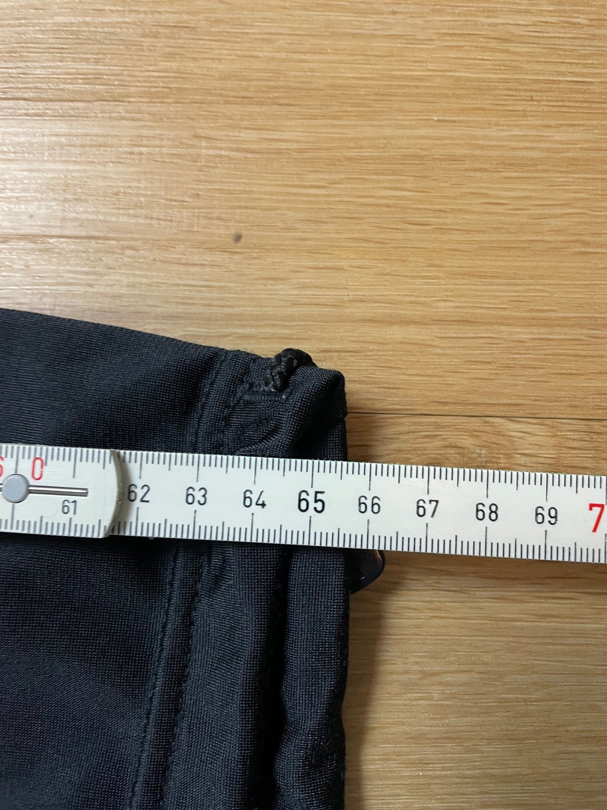 Vintage Adidas Leichte Jacke Schwarz S - Leichte und Komfortable Sportjacke Vintage Klamotten, Secondhand Klamotten, Retro Mode, Nachhaltige Mode, Einzigartige Stücke, Zeitlose Mode, Umweltfreundliche Kleidung, Stilvolle Secondhand Mode, Hochwertige Vintage Kleidung