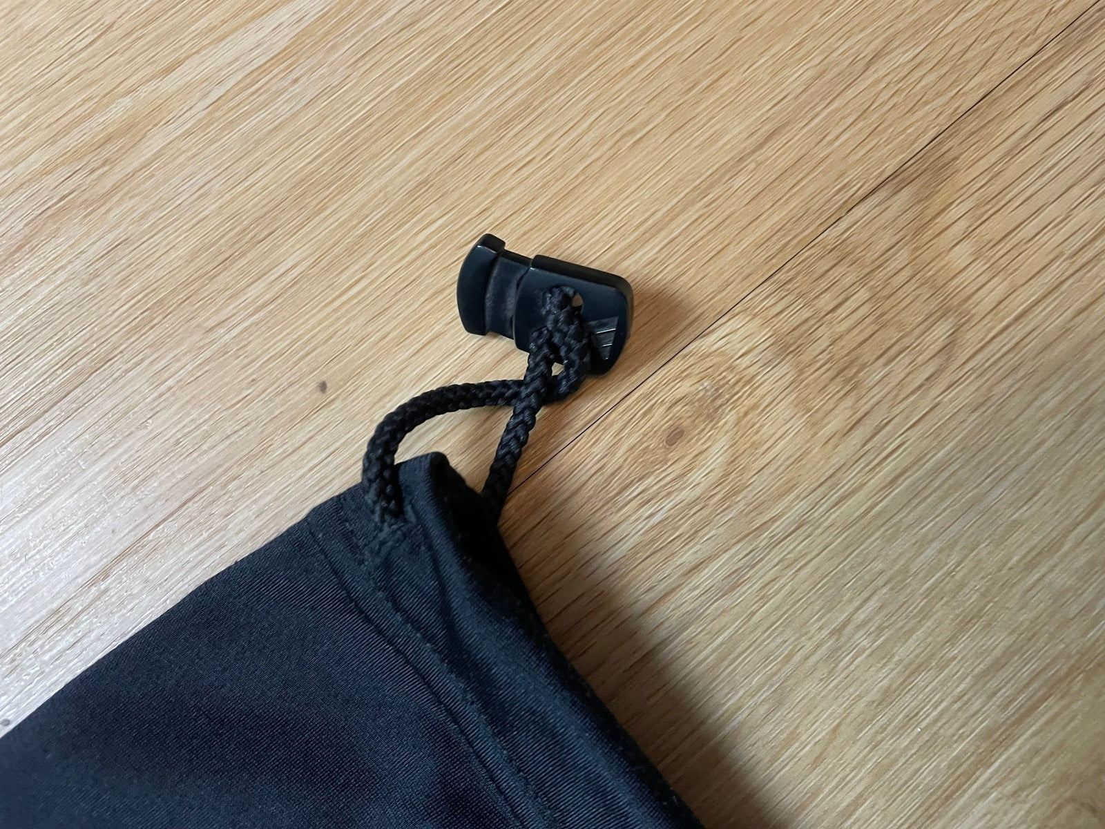 Vintage Adidas Leichte Jacke Schwarz S - Leichte und Komfortable Sportjacke Vintage Klamotten, Secondhand Klamotten, Retro Mode, Nachhaltige Mode, Einzigartige Stücke, Zeitlose Mode, Umweltfreundliche Kleidung, Stilvolle Secondhand Mode, Hochwertige Vintage Kleidung