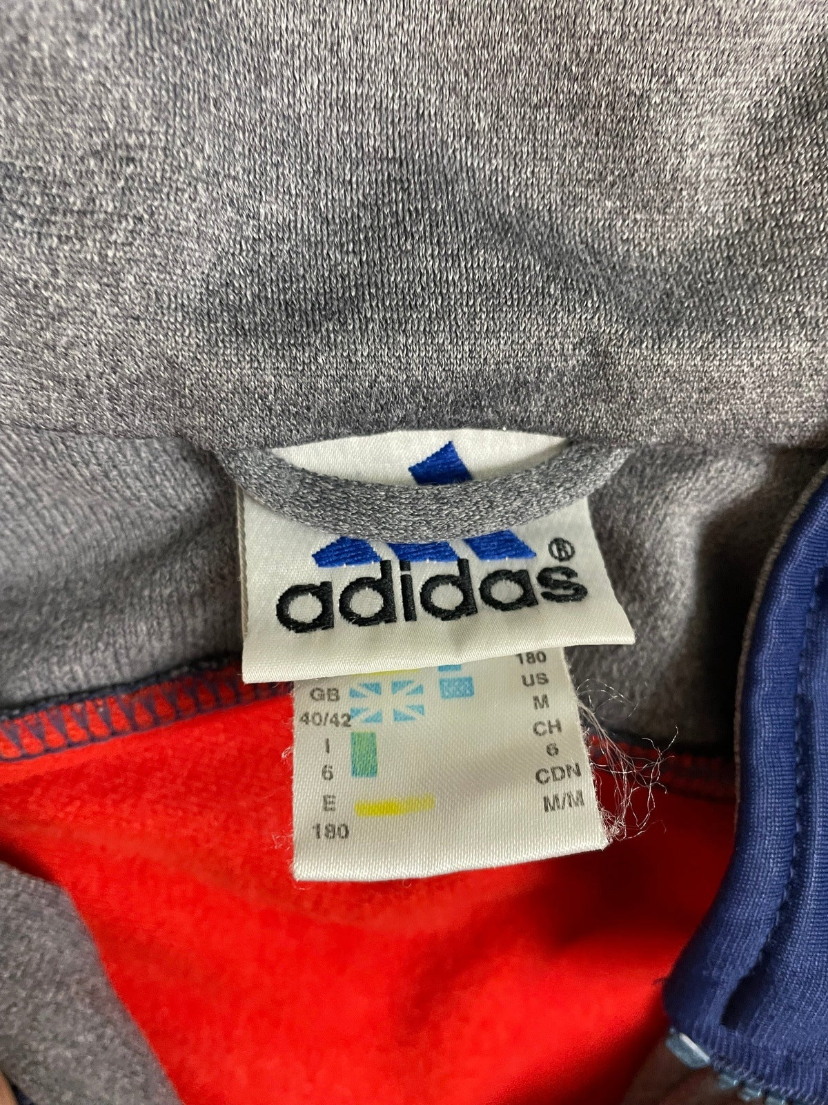 Vintage Adidas Trainingsjacke Grau Blau Orange L - Retro Trainingsjacke mit Top Design Vintage Klamotten, Secondhand Klamotten, Retro Mode, Nachhaltige Mode, Einzigartige Stücke, Zeitlose Mode, Umweltfreundliche Kleidung, Stilvolle Secondhand Mode, Hochwertige Vintage Kleidung