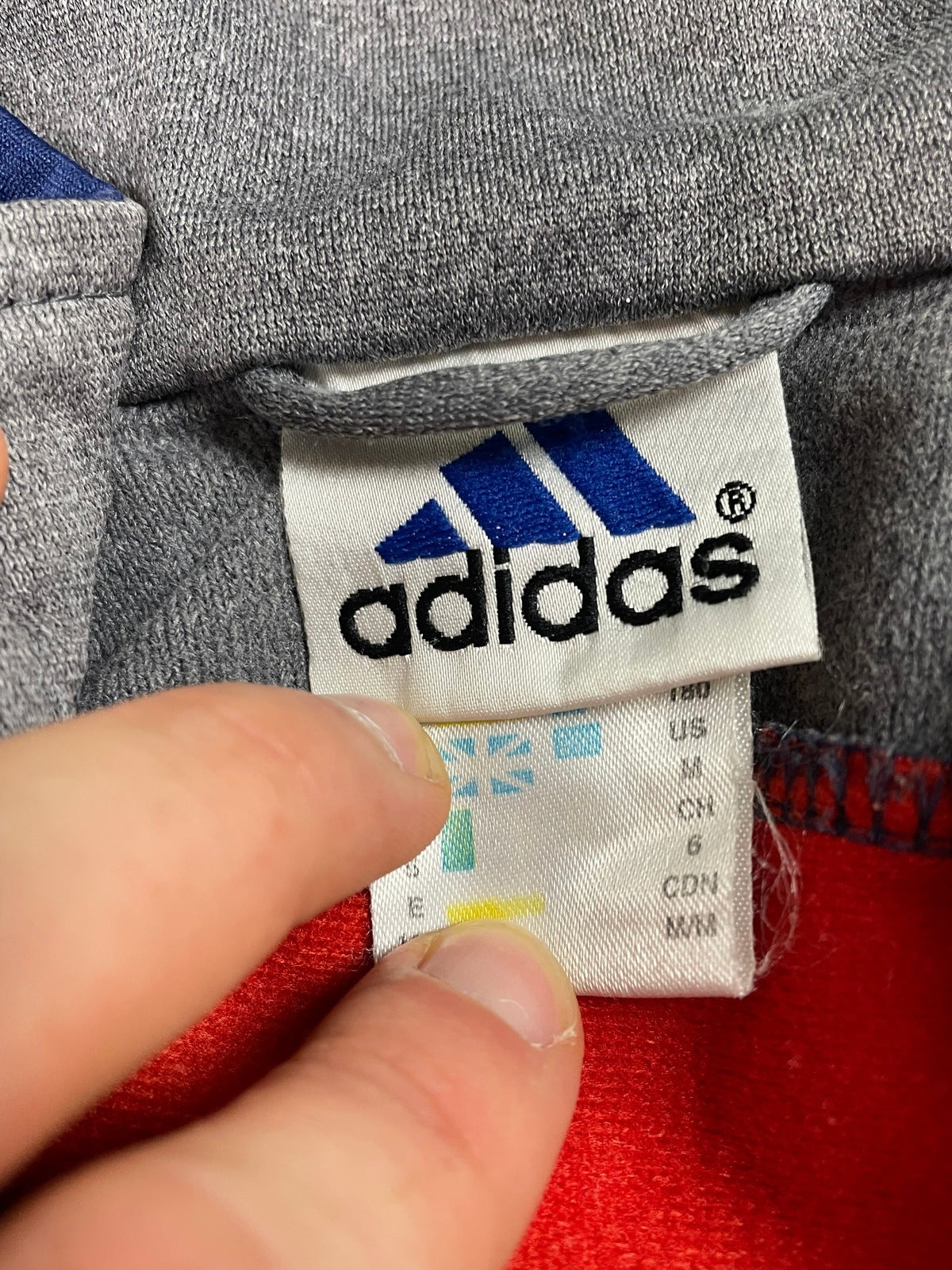 Vintage Adidas Trainingsjacke Grau Blau Orange L - Retro Trainingsjacke mit Top Design Vintage Klamotten, Secondhand Klamotten, Retro Mode, Nachhaltige Mode, Einzigartige Stücke, Zeitlose Mode, Umweltfreundliche Kleidung, Stilvolle Secondhand Mode, Hochwertige Vintage Kleidung