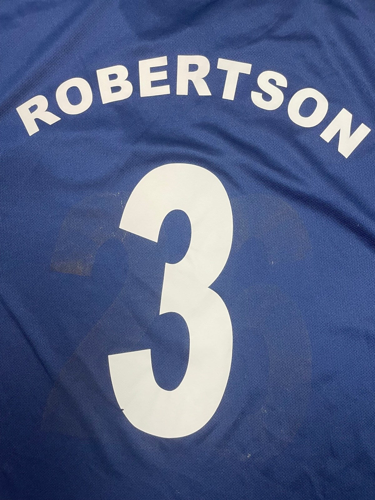 Vintage Adidas Trikot Jersey T-Shirt Robertson #3 Schottland Blau S - Klassisches und Bequemes Trikot Vintage Klamotten, Secondhand Klamotten, Retro Mode, Nachhaltige Mode, Einzigartige Stücke, Zeitlose Mode, Umweltfreundliche Kleidung, Stilvolle Secondhand Mode, Hochwertige Vintage Kleidung