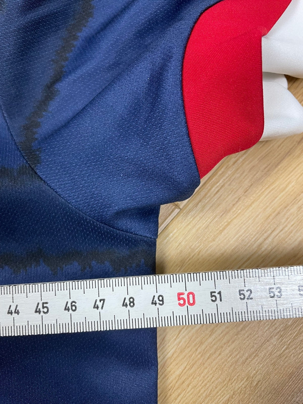 Vintage Adidas Trikot Jersey T-Shirt Robertson #3 Schottland Blau S - Klassisches und Bequemes Trikot Vintage Klamotten, Secondhand Klamotten, Retro Mode, Nachhaltige Mode, Einzigartige Stücke, Zeitlose Mode, Umweltfreundliche Kleidung, Stilvolle Secondhand Mode, Hochwertige Vintage Kleidung