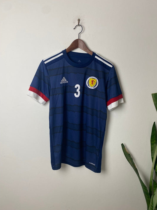 Vintage Adidas Trikot Jersey T-Shirt Robertson #3 Schottland Blau S - Klassisches und Bequemes Trikot Vintage Klamotten, Secondhand Klamotten, Retro Mode, Nachhaltige Mode, Einzigartige Stücke, Zeitlose Mode, Umweltfreundliche Kleidung, Stilvolle Secondhand Mode, Hochwertige Vintage Kleidung
