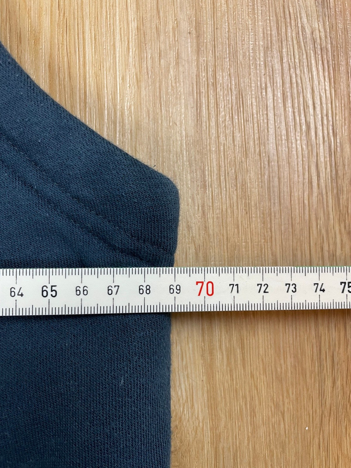 Vintage Adidas Weste Dunkelblau XXL - Sportliche und Bequeme Weste Vintage Klamotten, Secondhand Klamotten, Retro Mode, Nachhaltige Mode, Einzigartige Stücke, Zeitlose Mode, Umweltfreundliche Kleidung, Stilvolle Secondhand Mode, Hochwertige Vintage Kleidung