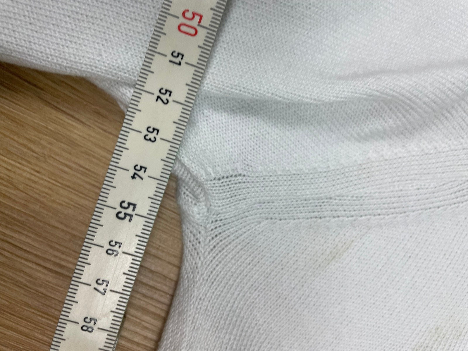 Vintage Burberry Sweater Weiß M - Schicker und Schlichter Damen Pullover mit V-Ausschnitt Vintage Klamotten, Secondhand Klamotten, Retro Mode, Nachhaltige Mode, Einzigartige Stücke, Zeitlose Mode, Umweltfreundliche Kleidung, Stilvolle Secondhand Mode, Hochwertige Vintage Kleidung