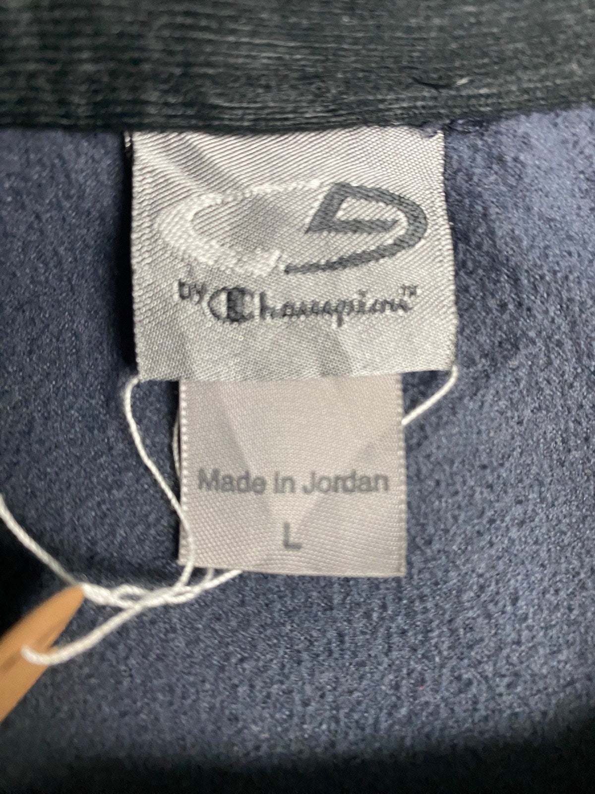 Vintage Champion Half-Zip Sweater Dunkelblau L - Sportlicher und Bequemer Sweater Vintage Klamotten, Secondhand Klamotten, Retro Mode, Nachhaltige Mode, Einzigartige Stücke, Zeitlose Mode, Umweltfreundliche Kleidung, Stilvolle Secondhand Mode, Hochwertige Vintage Kleidung