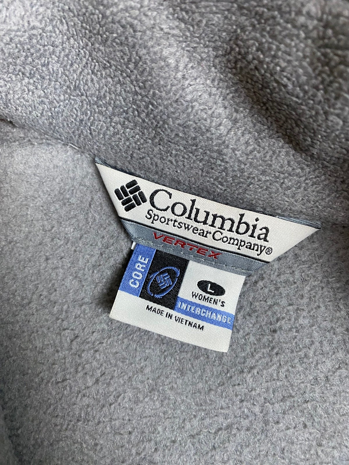 Vintage Columbia Vertex Fleecejacke Grau L - Leichte und Bequeme Damen Jacke Vintage Klamotten, Secondhand Klamotten, Retro Mode, Nachhaltige Mode, Einzigartige Stücke, Zeitlose Mode, Umweltfreundliche Kleidung, Stilvolle Secondhand Mode, Hochwertige Vintage Kleidung