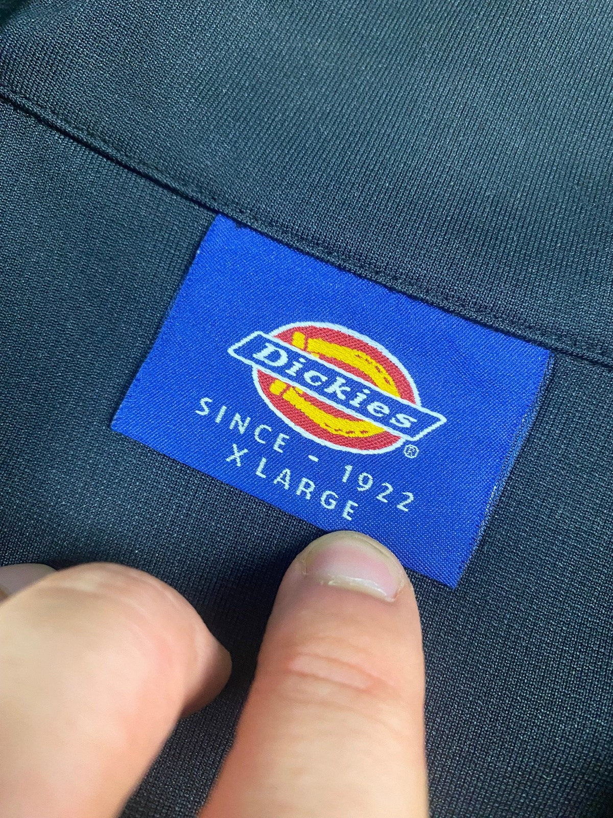Vintage Dickies Trainingsjacke Schwarz/Rot/Weiß - Leichte Damen Sportjacke Vintage Klamotten, Secondhand Klamotten, Retro Mode, Nachhaltige Mode, Einzigartige Stücke, Zeitlose Mode, Umweltfreundliche Kleidung, Stilvolle Secondhand Mode, Hochwertige Vintage Kleidung