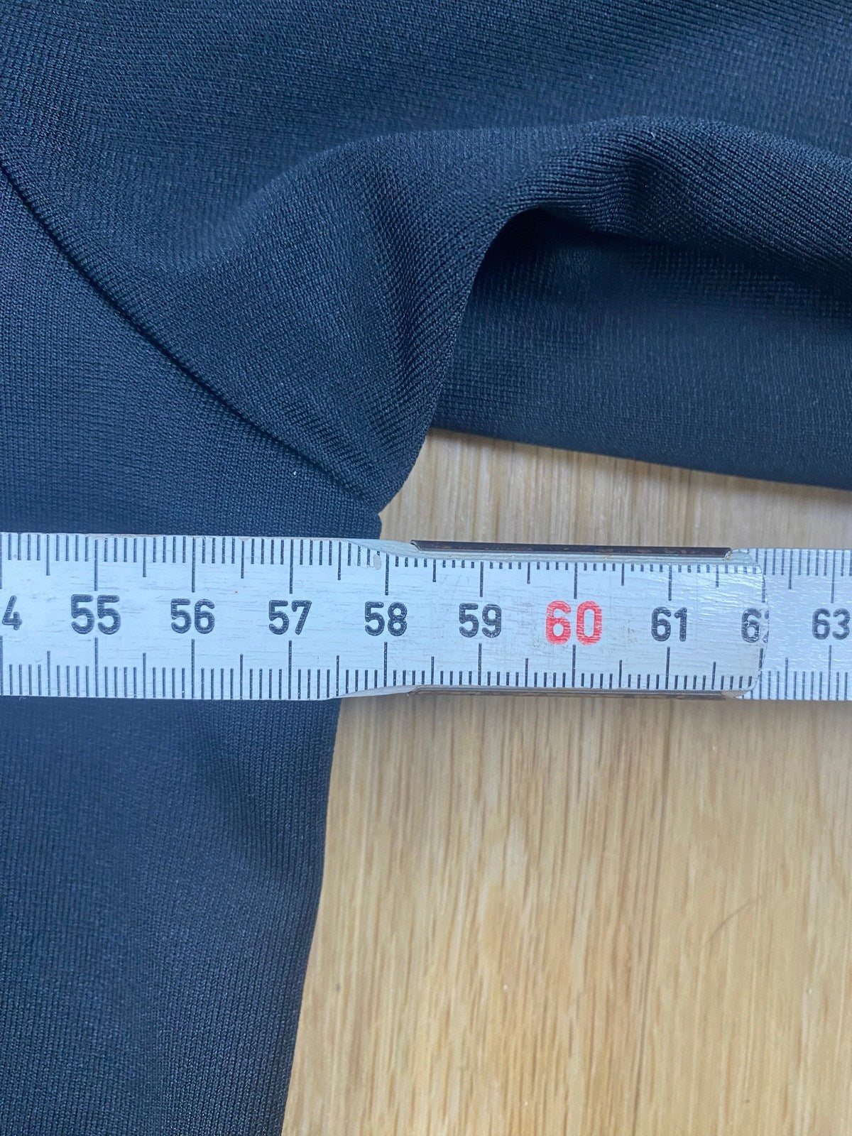 Vintage Dickies Trainingsjacke Schwarz/Rot/Weiß - Leichte Damen Sportjacke Vintage Klamotten, Secondhand Klamotten, Retro Mode, Nachhaltige Mode, Einzigartige Stücke, Zeitlose Mode, Umweltfreundliche Kleidung, Stilvolle Secondhand Mode, Hochwertige Vintage Kleidung