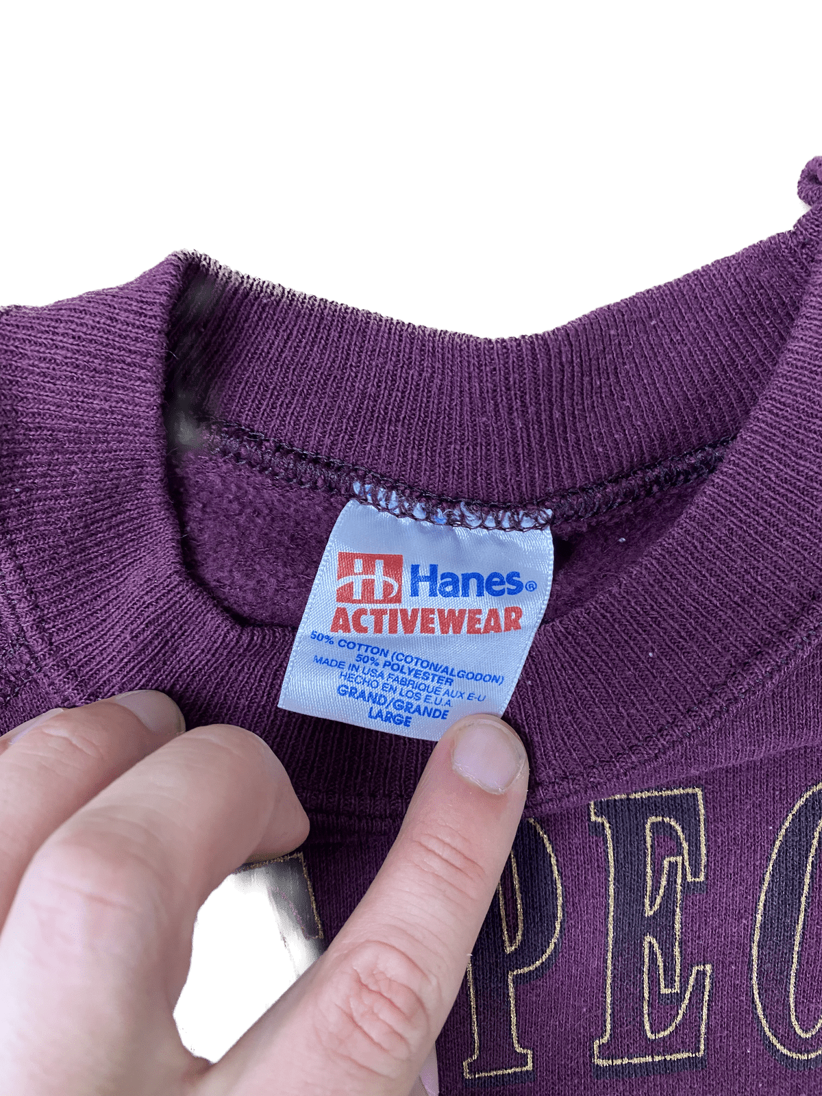 Vintage East Peoria Illinois Sweater Weinrot L - Klassischer und Bequemer Sweater Vintage Klamotten, Secondhand Klamotten, Retro Mode, Nachhaltige Mode, Einzigartige Stücke, Zeitlose Mode, Umweltfreundliche Kleidung, Stilvolle Secondhand Mode, Hochwertige Vintage Kleidung