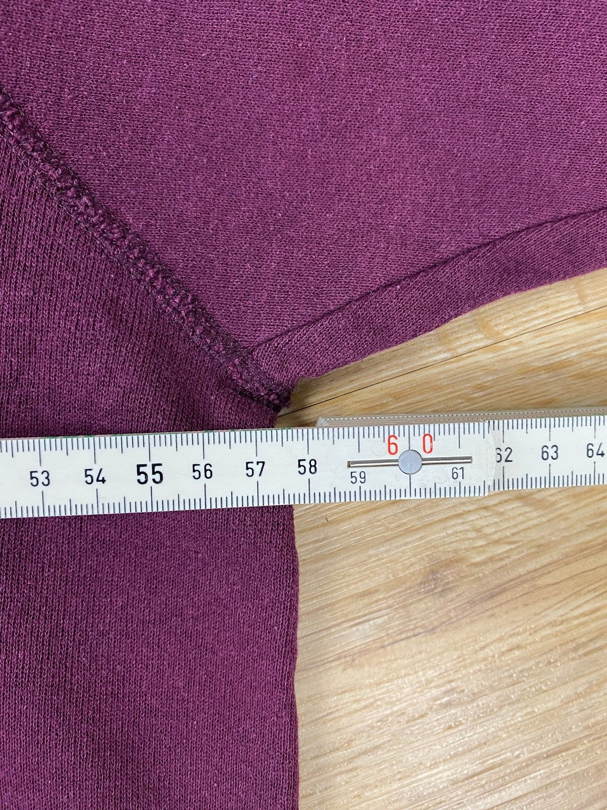 Vintage East Peoria Illinois Sweater Weinrot L - Klassischer und Bequemer Sweater Vintage Klamotten, Secondhand Klamotten, Retro Mode, Nachhaltige Mode, Einzigartige Stücke, Zeitlose Mode, Umweltfreundliche Kleidung, Stilvolle Secondhand Mode, Hochwertige Vintage Kleidung