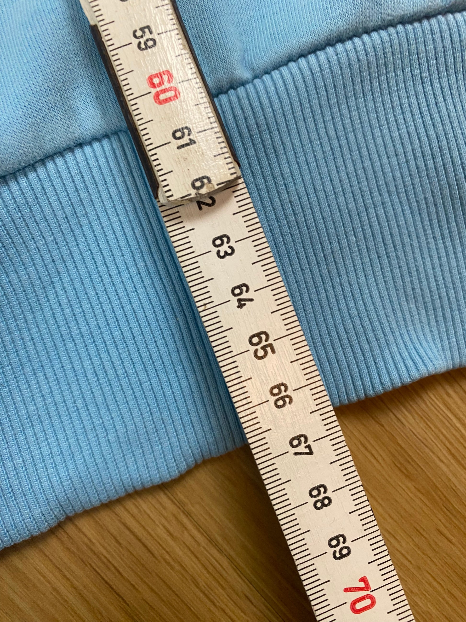 Vintage Elleesse Sweater Blau S - Lockerer Herren Pullover Vintage Klamotten, Secondhand Klamotten, Retro Mode, Nachhaltige Mode, Einzigartige Stücke, Zeitlose Mode, Umweltfreundliche Kleidung, Stilvolle Secondhand Mode, Hochwertige Vintage Kleidung