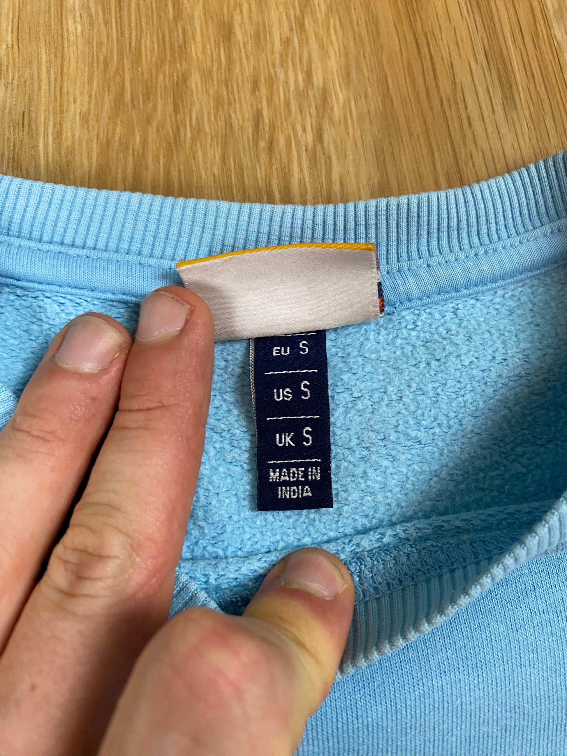 Vintage Elleesse Sweater Blau S - Lockerer Herren Pullover Vintage Klamotten, Secondhand Klamotten, Retro Mode, Nachhaltige Mode, Einzigartige Stücke, Zeitlose Mode, Umweltfreundliche Kleidung, Stilvolle Secondhand Mode, Hochwertige Vintage Kleidung
