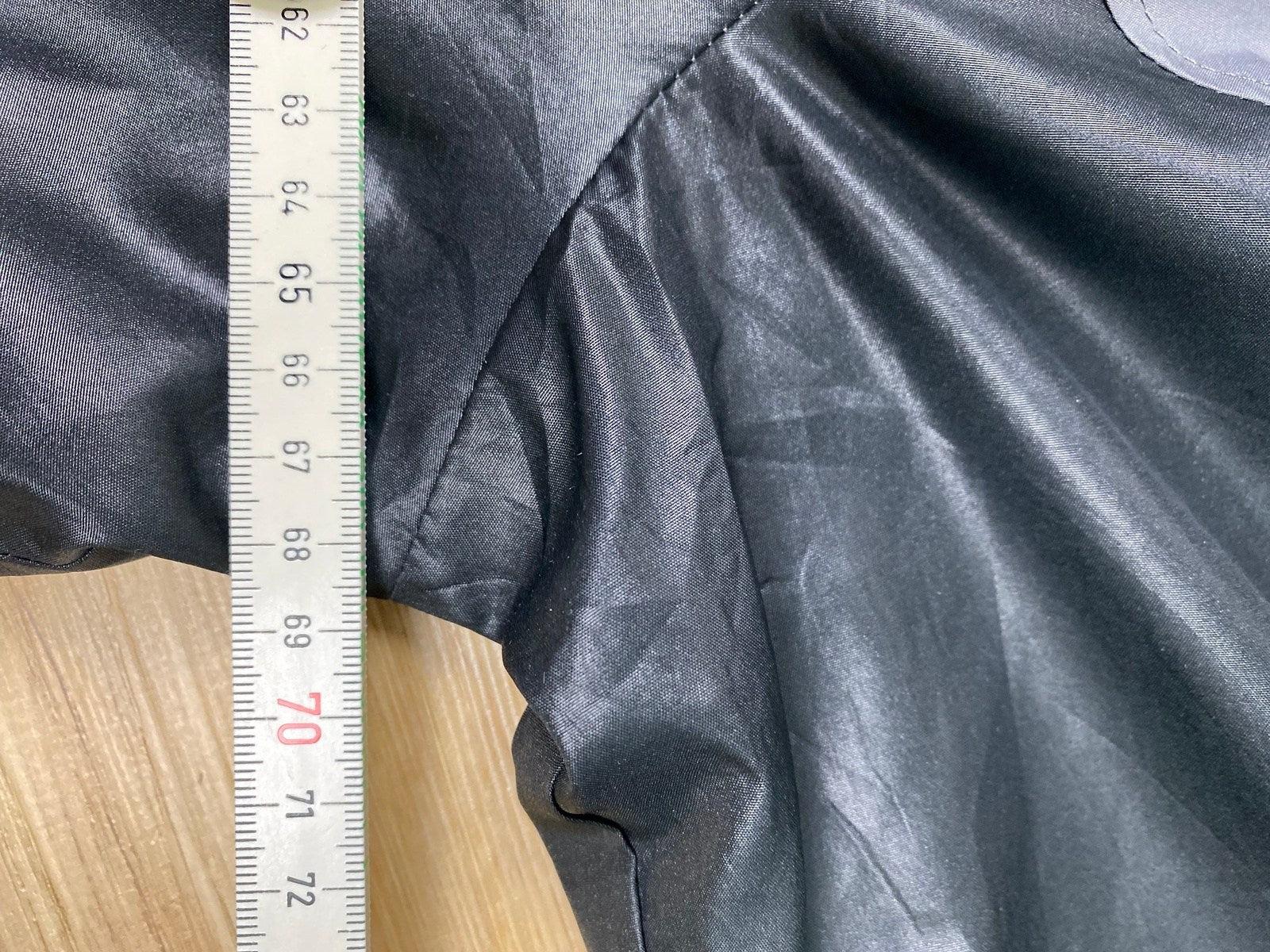 Vintage FILA Leichte Jacke Schwarz/Grau XXL - Lockere Herren Jacke Vintage Klamotten, Secondhand Klamotten, Retro Mode, Nachhaltige Mode, Einzigartige Stücke, Zeitlose Mode, Umweltfreundliche Kleidung, Stilvolle Secondhand Mode, Hochwertige Vintage Kleidung