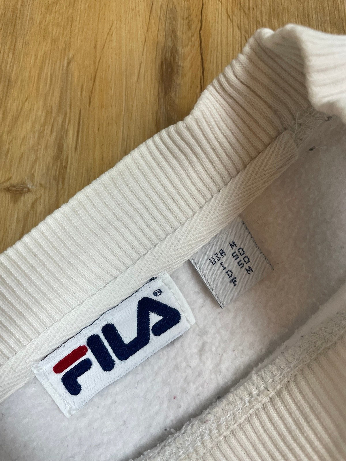 Vintage Fila Sweater Pullover Weiß M - Klassischer und Bequemer Pullover Vintage Klamotten, Secondhand Klamotten, Retro Mode, Nachhaltige Mode, Einzigartige Stücke, Zeitlose Mode, Umweltfreundliche Kleidung, Stilvolle Secondhand Mode, Hochwertige Vintage Kleidung