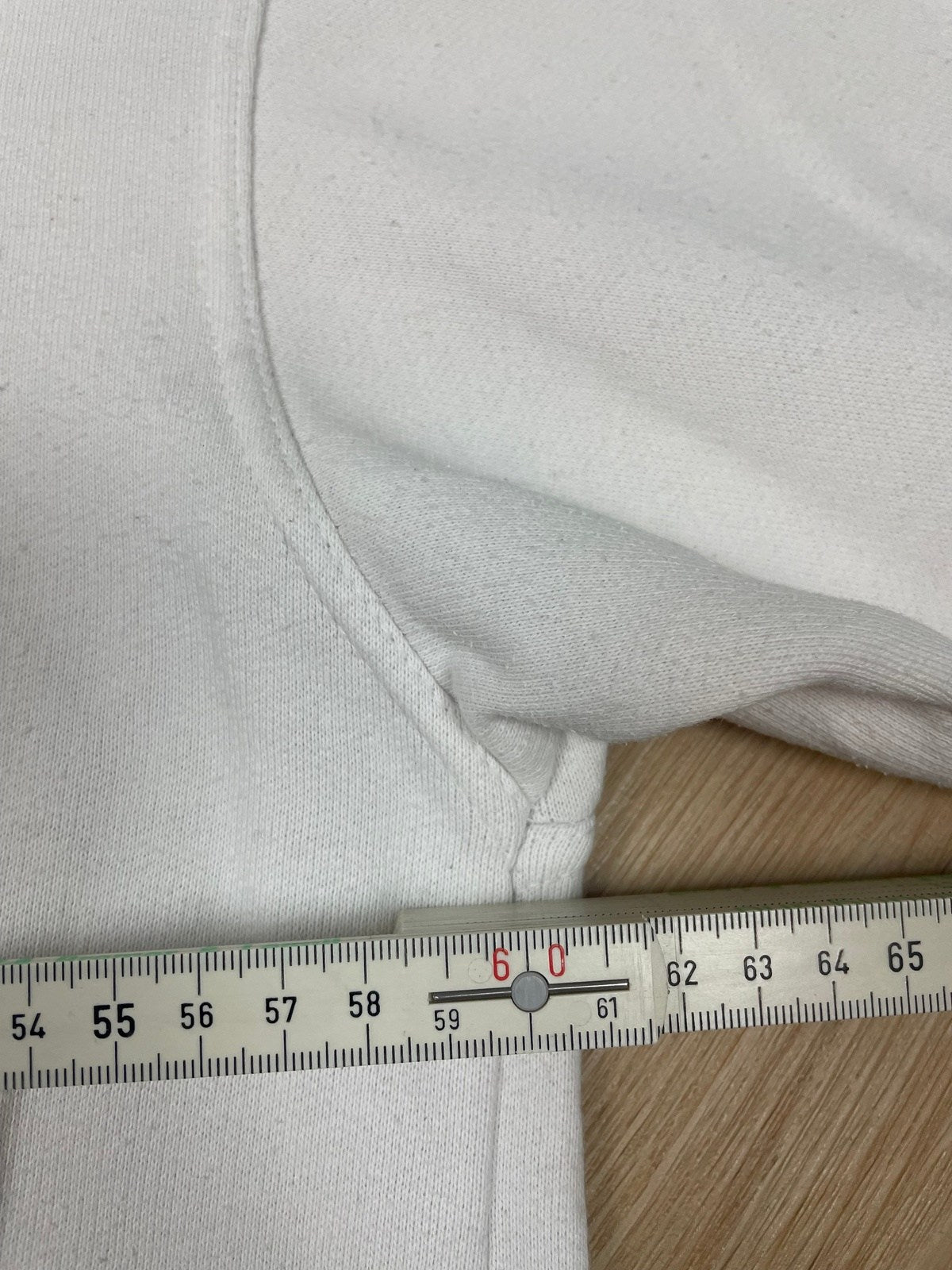Vintage Fila Sweater Pullover Weiß M - Klassischer und Bequemer Pullover Vintage Klamotten, Secondhand Klamotten, Retro Mode, Nachhaltige Mode, Einzigartige Stücke, Zeitlose Mode, Umweltfreundliche Kleidung, Stilvolle Secondhand Mode, Hochwertige Vintage Kleidung