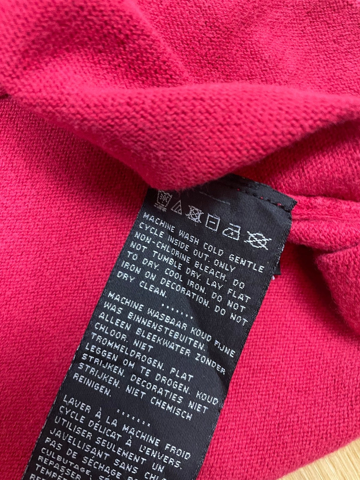 Vintage Harley Davidson Half-Zip Sweater Rot M - Stylischer und Bequemer Sweater Vintage Klamotten, Secondhand Klamotten, Retro Mode, Nachhaltige Mode, Einzigartige Stücke, Zeitlose Mode, Umweltfreundliche Kleidung, Stilvolle Secondhand Mode, Hochwertige Vintage Kleidung