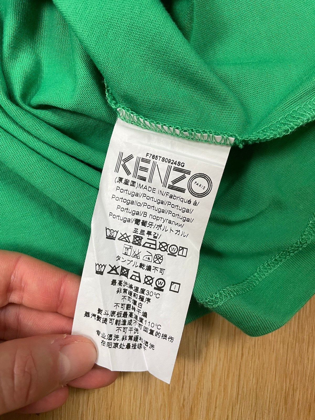 Vintage Kenzo Paris T-Shirt Grün L - Basic Bequemes Herren Shirt Vintage Klamotten, Secondhand Klamotten, Retro Mode, Nachhaltige Mode, Einzigartige Stücke, Zeitlose Mode, Umweltfreundliche Kleidung, Stilvolle Secondhand Mode, Hochwertige Vintage Kleidung