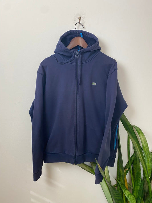 Vintage Lacoste Kapuzenjacke Dunkelblau M - Lockere Sportliche Herren Jacke Vintage Klamotten, Secondhand Klamotten, Retro Mode, Nachhaltige Mode, Einzigartige Stücke, Zeitlose Mode, Umweltfreundliche Kleidung, Stilvolle Secondhand Mode, Hochwertige Vintage Kleidung