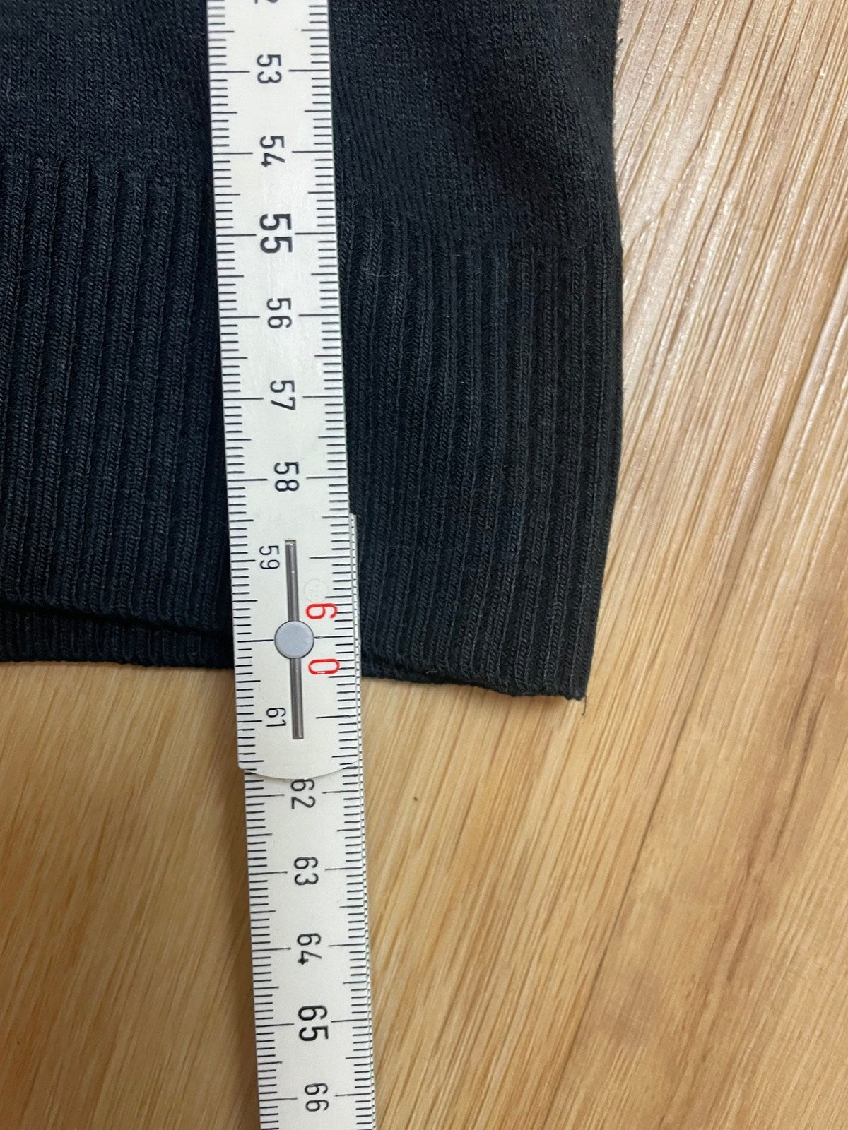 Vintage Lacoste Sweater Pullover Schwarz M - Klassischer und Bequemer Pullover Vintage Klamotten, Secondhand Klamotten, Retro Mode, Nachhaltige Mode, Einzigartige Stücke, Zeitlose Mode, Umweltfreundliche Kleidung, Stilvolle Secondhand Mode, Hochwertige Vintage Kleidung