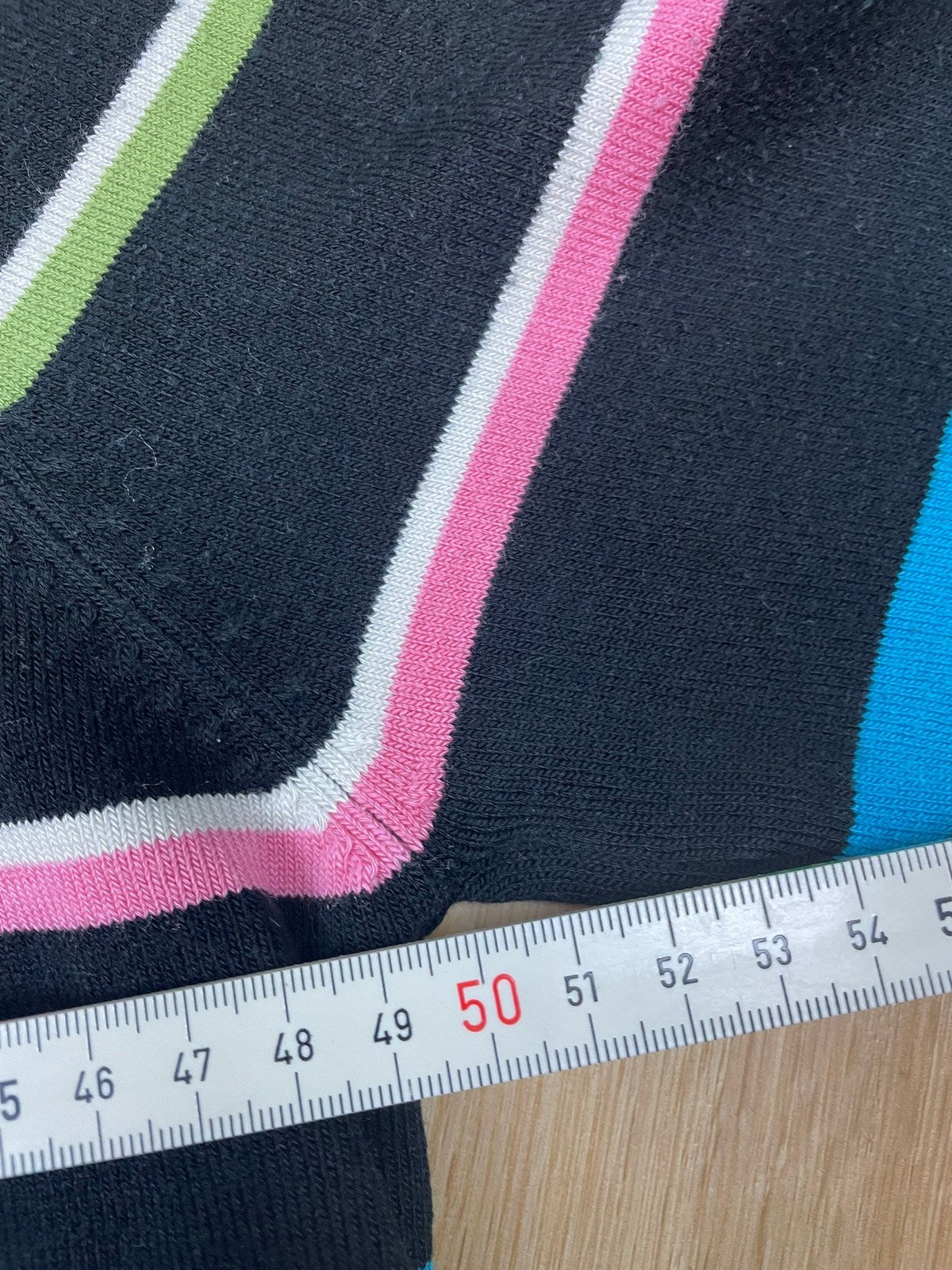 Vintage Lacoste Sweater Pullover Schwarz M - Klassischer und Bequemer Pullover Vintage Klamotten, Secondhand Klamotten, Retro Mode, Nachhaltige Mode, Einzigartige Stücke, Zeitlose Mode, Umweltfreundliche Kleidung, Stilvolle Secondhand Mode, Hochwertige Vintage Kleidung